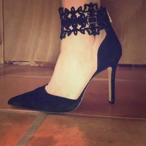 Jessica Simpson 7.5 black velvet pointed heels